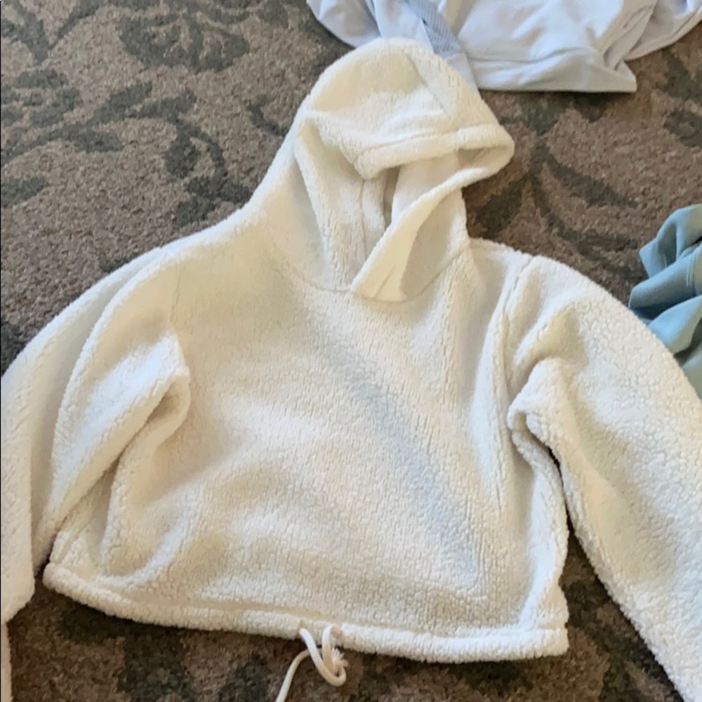 cream sherpa cropped hoodie
